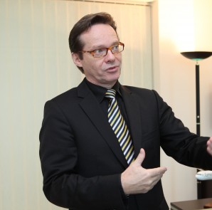 Alex_Van_Elkcamair-co_cameroun_info-afrique.com_