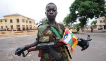 Des Kalachnikovs pour les enfants de la Seleka