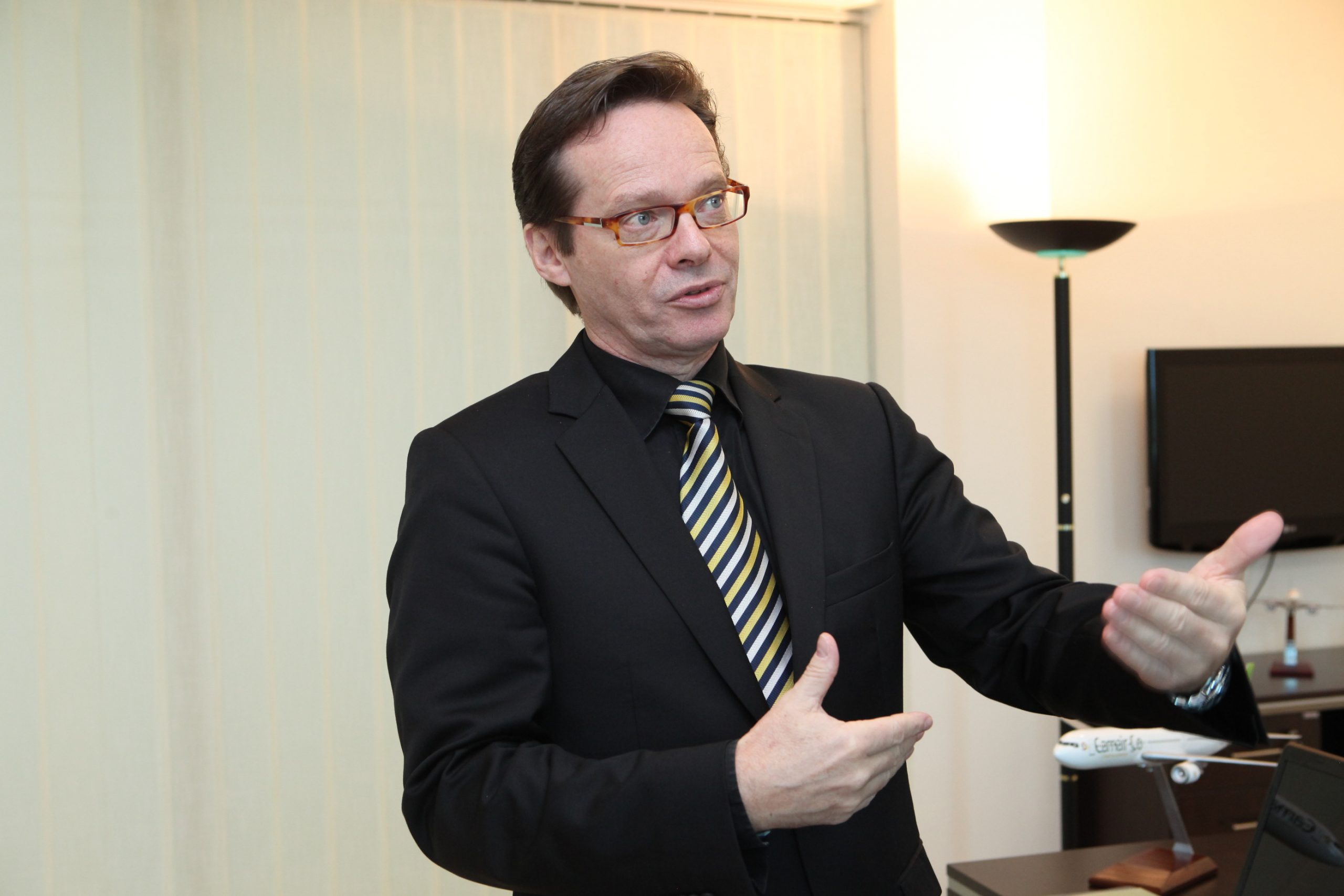 Alex_Van_Elkcamair-co_cameroun_info-afrique.com_