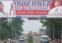 Internet qui fonctionne, une publicité qui décrit bien la mauvaises qualité du réseau dans beaucoup de pays en Afrique