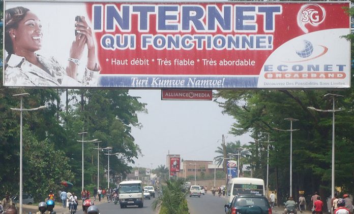 Internet qui fonctionne, une publicité qui décrit bien la mauvaises qualité du réseau dans beaucoup de pays en Afrique