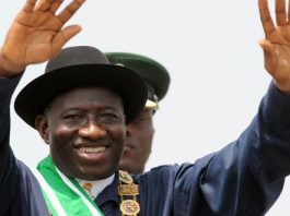 Goodluck Jonathan vise un nouveau mandat au Nigeria pour 2015