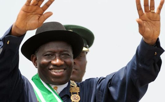 Goodluck Jonathan vise un nouveau mandat au Nigeria pour 2015