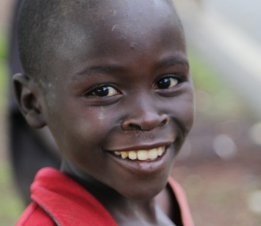 Un enfant au Rwanda près de Kibuye - Crédits photos: Thierry Barbaut