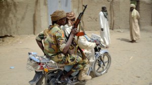 soldats-tchadiens-moto