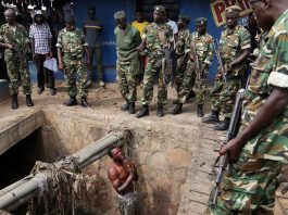 Un homme est libéré par les forces de l'ordre à Bujumbura et implore les militaires de le proteger- Thierry Barbaut © Info Afrique