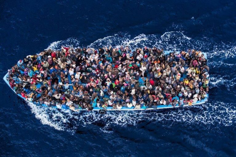 Migrants: Un bateau de Médecins Sans Frontières avec 700 migrants rejeté par l’Italie