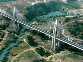 Le pont à haubans de Hay Ryad près de Rabat au Maroc
