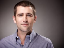 Chris Cox est le chef de produit de Facebook