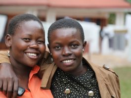 Des femmes qui cherchent un emploi en Ouganda - Crédit photo Thierry Barbaut www.barbaut.net