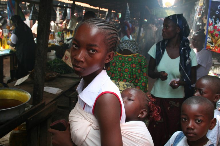 Enceinte à l’école en Côte d’Ivoire