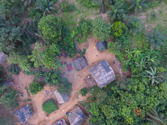 Prise de vue en drone en Afrique - crédit photo Thierry Barbaut