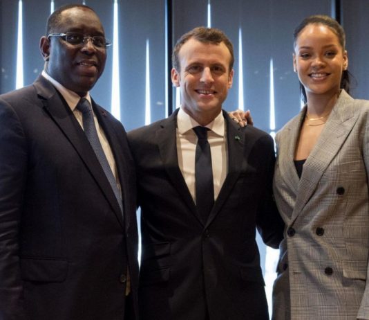 Le président du Sénégal Macky Sall, le président de la France Emmanuel Macron et Rihanna