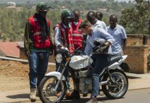 Taxi moto électrique au Rwanda avec l'entreprise Ampersand