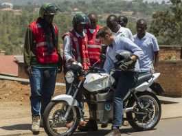 Taxi moto électrique au Rwanda avec l'entreprise Ampersand
