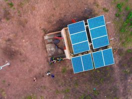 Moulins à moudre le mil solaire en Afrique au Sénégal
