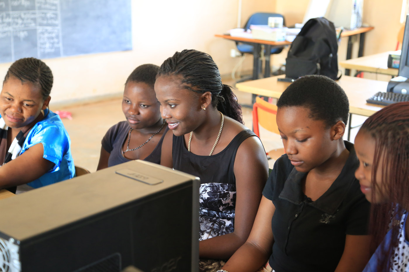 femme-numerique-afrique-education Femmes numérique et éducation en Afrique