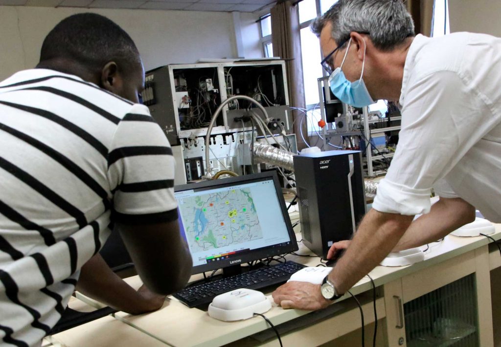 Capteurs et plateforme de gestion et de contrôle de la pollution à Kigali - Photo Thierry Barbaut