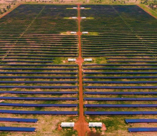 Le développement dans une période de bouleversements Centrale solaire de Ten Merina au Sénégal - Photo Thierry Barbaut