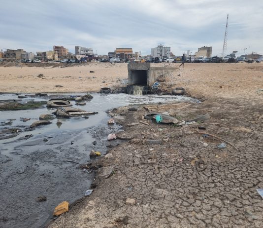 Vue de la mer polluée au Sénégal